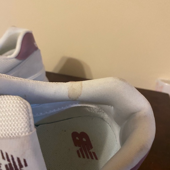 Cream and white new balance shoes - Picture 4 of 8